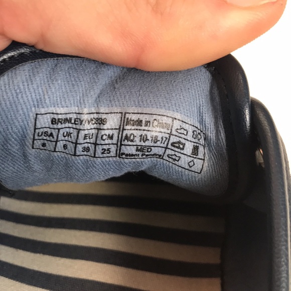 Vionic blue Suede Women’s tennis shoes size 8 USA - Picture 3 of 5